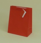TORBA PAPIEROWA "M" czerwona mat, 18x10x22cm
